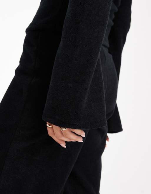 Top negro con escote Bardot y mangas acampanadas de canalé cepillado de ASOS DESIGN (parte de un conjunto), 2 de 4