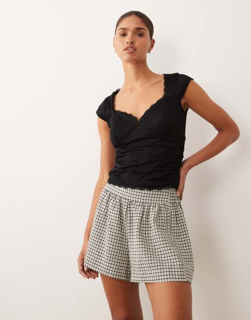 Top negro con escote corazón y sujetador incorporado de encaje de Abercrombie & Fitch