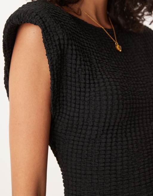 Top negro con hombreras de tejido texturizado efecto burbuja de ASOS DESIGN, 4 de 4