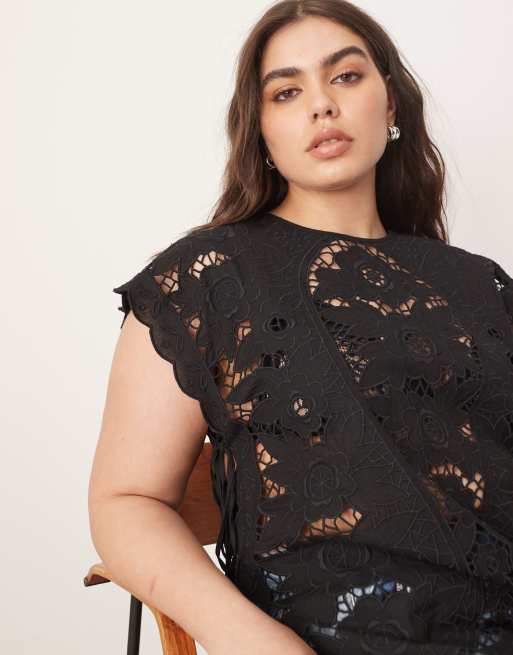 Top negro con lazadas laterales y diseño bordado y calado de algodón de ARRANGE Curve, 4 de 4
