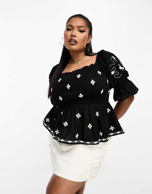 Top negro con mangas abullonadas y bordado inglés de River Island Plus