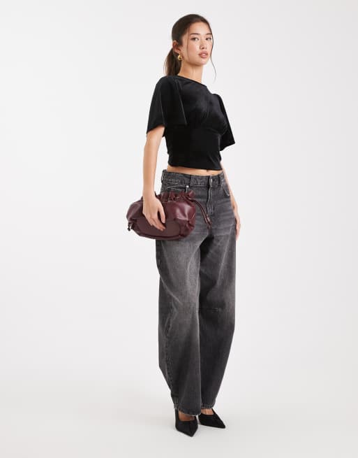 Top negro con mangas abullonadas y lazada en la espalda de terciopelo de ASOS DESIGN, 3 de 4