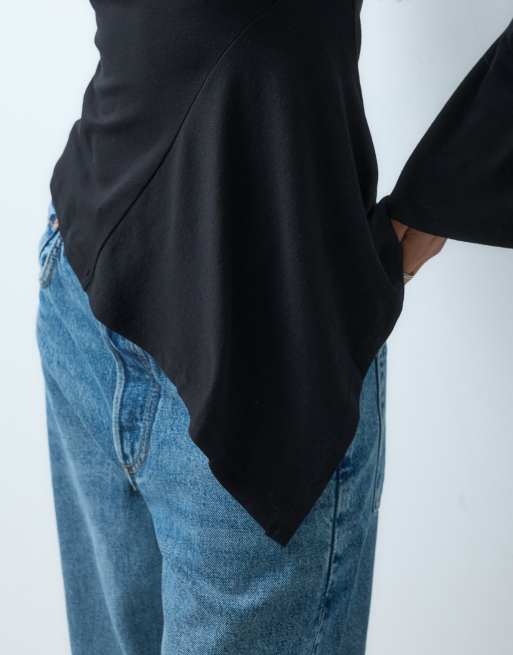 Top negro con mangas ángel y detalle de godets de ASOS DESIGN, 3 de 4