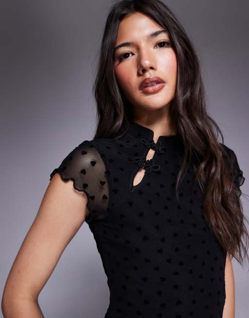 Top negro con mangas de casquillo y corazones flocados de ASOS DESIGN, 3 de 4