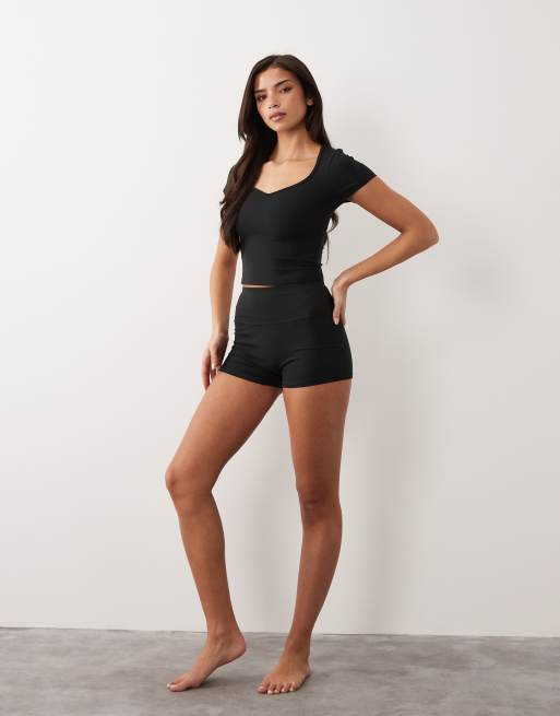 Top negro con mangas de casquillo y escote corazón de tejido suave de 4505, 2 de 4