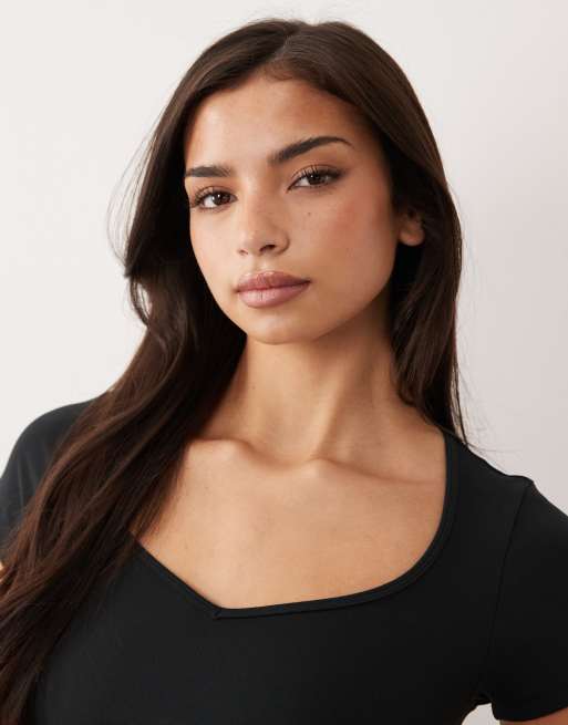 Top negro con mangas de casquillo y escote corazón de tejido suave de 4505, 3 de 4