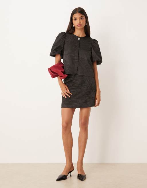  Top negro con patrón de jacquard y mangas abullonadas de YAS (parte de un conjunto) , 2 de 4