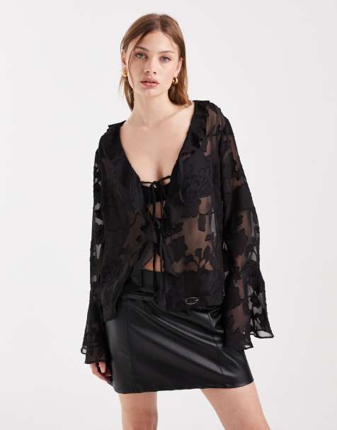 Top negro con patrón floral y lazada delantera de tejido transparente de Pieces - view 1
