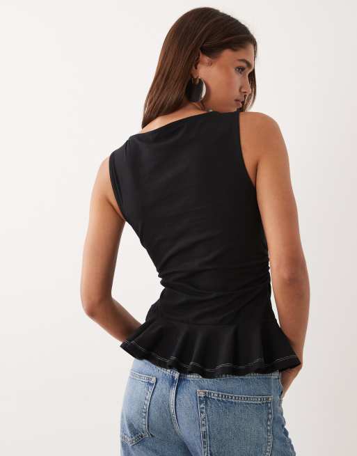 Top negro con sobrefalda, bajo redondeado y pespuntes en contraste de ASOS DESIGN, 4 de 4