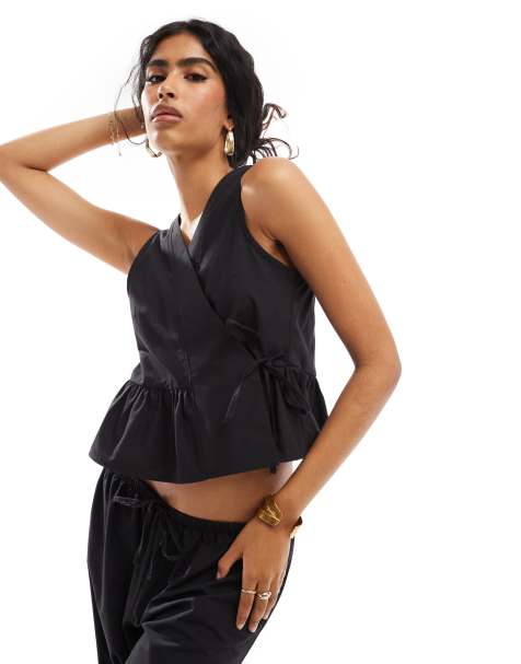 Top negro cruzado con vuelo de popelina de ASOS DESIGN - view 1