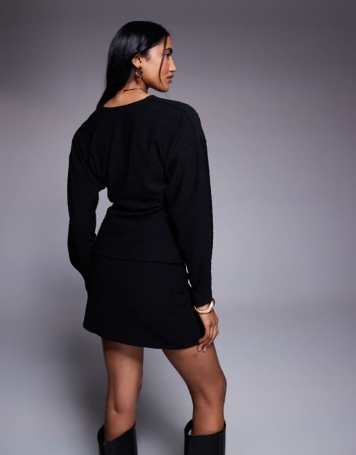 Top negro de manga barrel con detalle de corchetes de canalé efecto burbuja de ASOS DESIGN (parte de un conjunto), 3 de 4