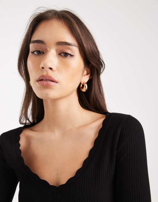 Top negro de manga larga con ribete festoneado de Miss Selfridge, 3 de 4