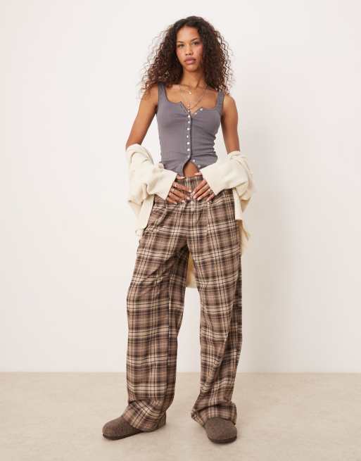 Top negro de tirantes con botones de pointelle End Game de Free People, 2 de 4