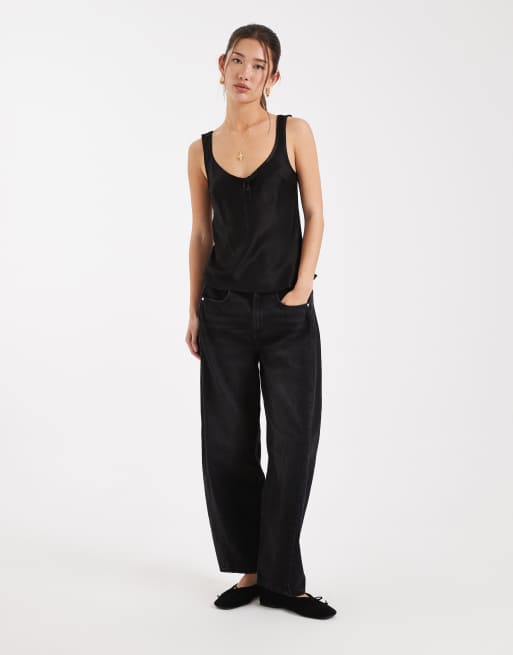 Top negro de tirantes con cuello ancho de satén de ASOS DESIGN, 3 de 4