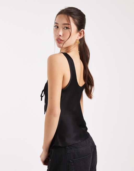 Top negro de tirantes con cuello ancho de satén de ASOS DESIGN, 4 de 4