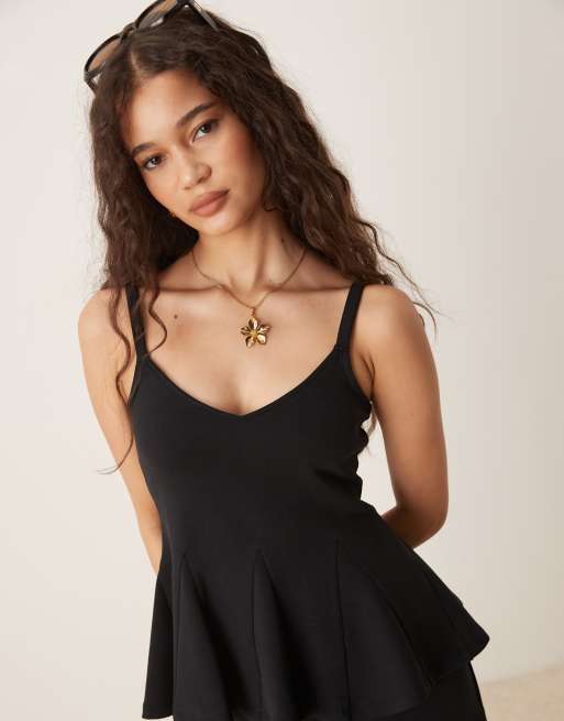 Top negro de tirantes con sobrefalda de punto entrelazado de ASOS DESIGN (parte de un conjunto)