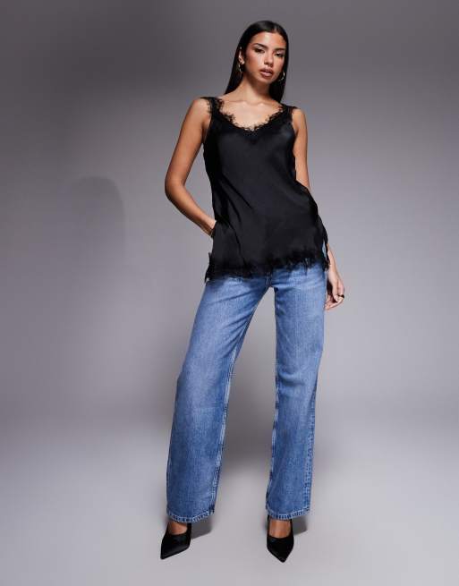 Top negro de tirantes de corte alargado con detalle de encaje de River Island, 3 de 4