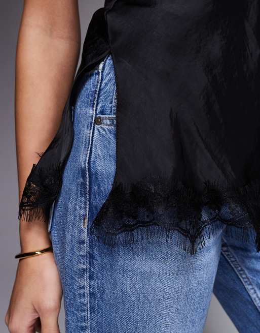 Top negro de tirantes de corte alargado con detalle de encaje de River Island, 4 de 4