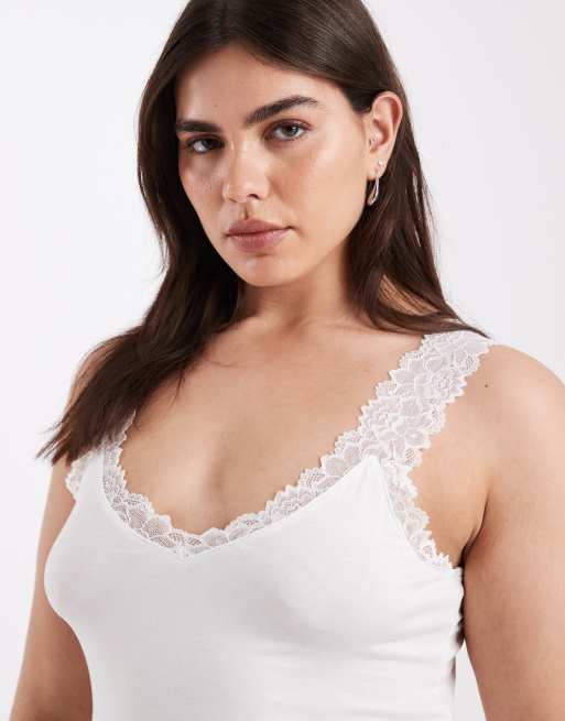 Top negro de tirantes de punto con ribete de encaje de Vero Moda Curve, 3 de 4