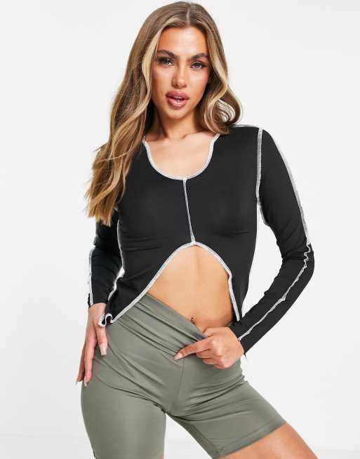 Top negro deportivo con ribetes a contraste y abertura de Love & Other Things