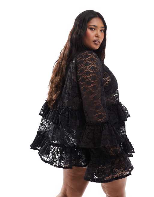 Top negro escalonado con cuello alto de encaje de ASOS DESIGN Curve, 2 de 4