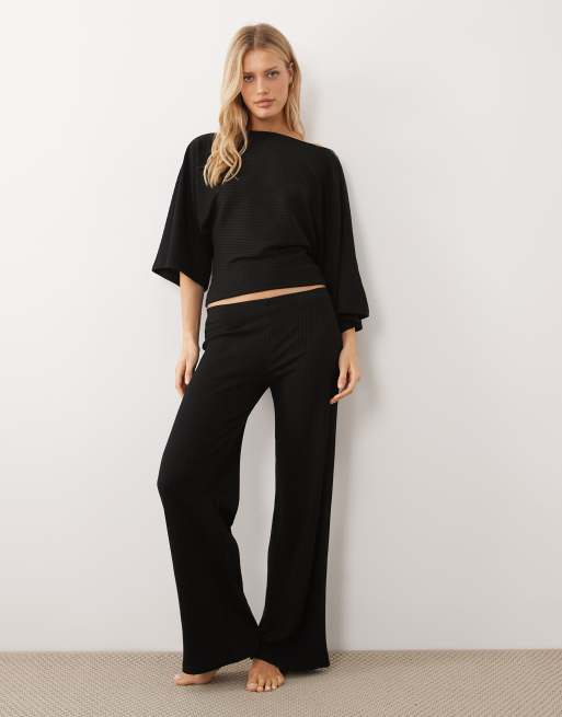 Top negro estilo capa de canalé de Gina Tricot (parte de un conjunto), 2 de 4