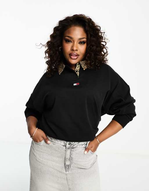 Top negro extragrande estilo rugby con solapas de leopardo de Tommy Jeans Plus