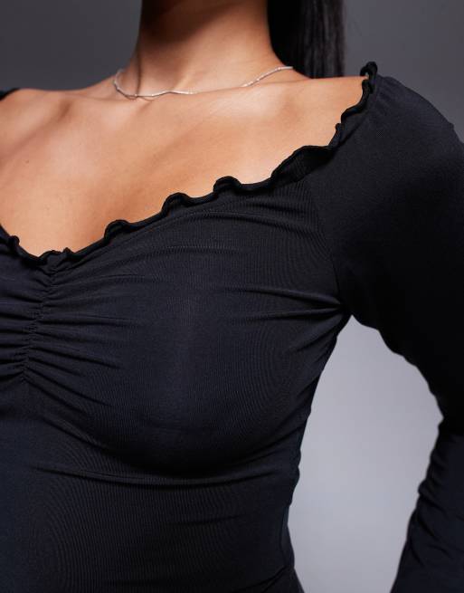Top negro fruncido de manga larga con bajo ondulado de ASOS DESIGN, 4 de 4