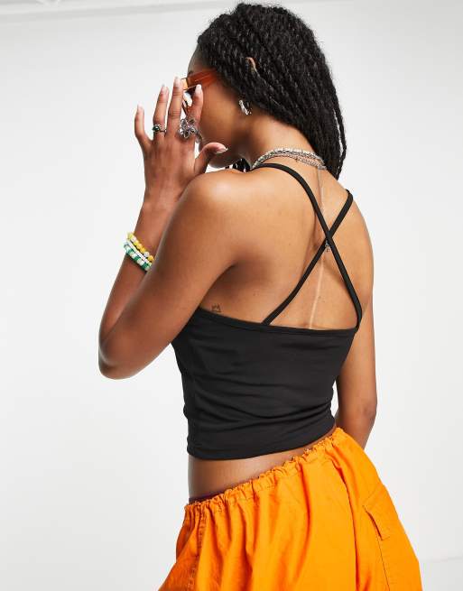 Top negro fruncido de tirantes con espalda cruzada de Noisy May, 3 de 4