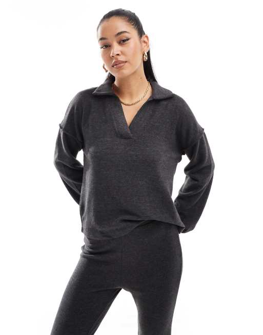 Top negro melange con cuello tipo polo de tejido muy suave Mix & Match de Vero Moda, 2 de 4