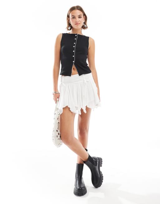 Top negro sin mangas con detalle festoneado en contraste de ASOS DESIGN