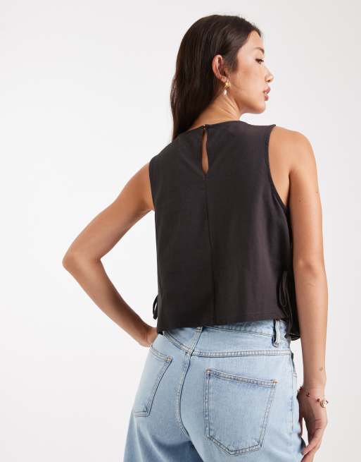 Top negro sin mangas con diseño calado de Miss Selfridge, 4 de 4