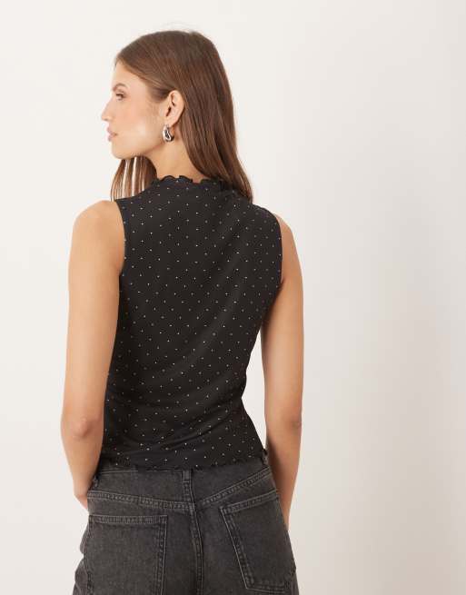 Top negro sin mangas con estampado de lunares y bajo ondulado de malla de ASOS DESIGN, 4 de 4