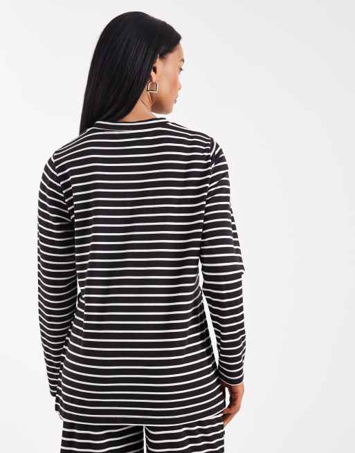 Top negro y blanco a rayas con cuello redondo de punto liso suave de Mamalicious Maternity (parte de un conjunto), 4 de 4