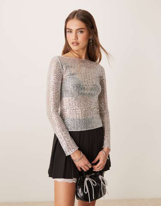 Top plateado traslúcido de manga larga con cuello barco de lentejuelas de Gina Tricot