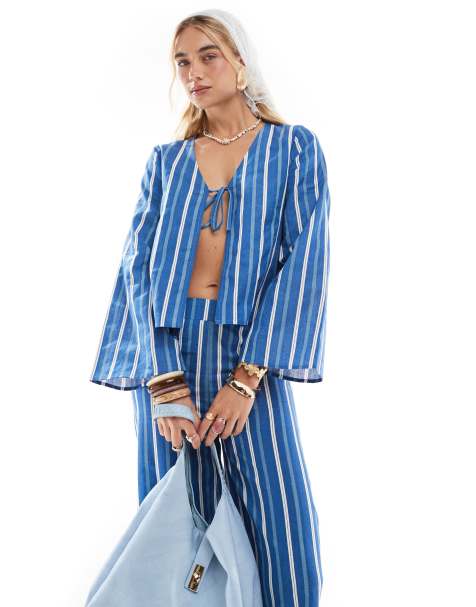 Top playero azul a rayas con lazada delantera y mangas ángel exclusivo de Esmee - view 1