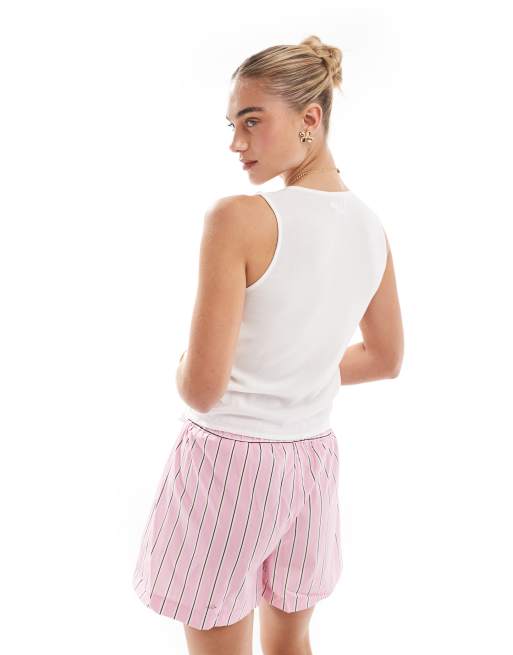 Top playero blanco con detalle de volantes en el cuello exclusivo de Esmee, 2 de 4
