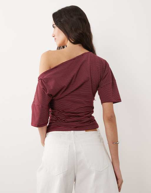Top rojo a rayas blancas con cintura ceñida y cuello barco de ASOS DESIGN, 2 de 4