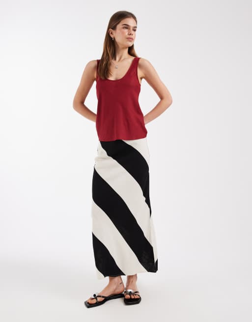 Top rojo cereza de tirantes con cuello ancho de lino de ASOS DESIGN, 3 de 4