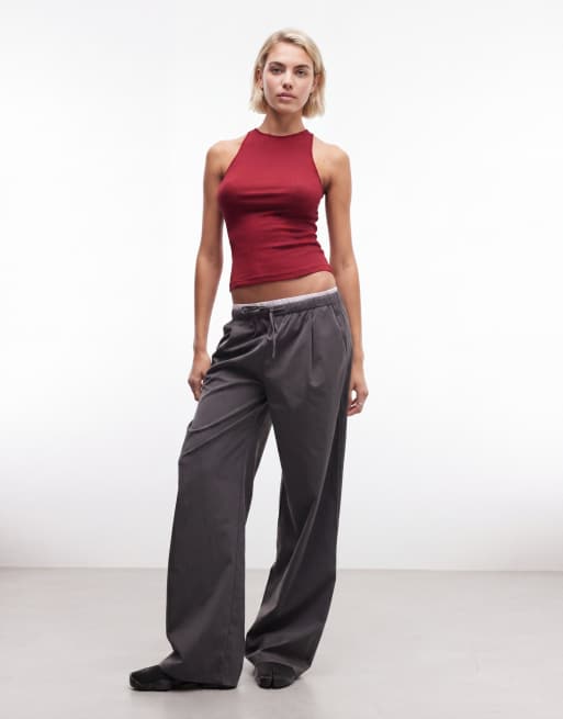 Top rojo cereza sin mangas con cuello subido de Weekday, 3 de 4