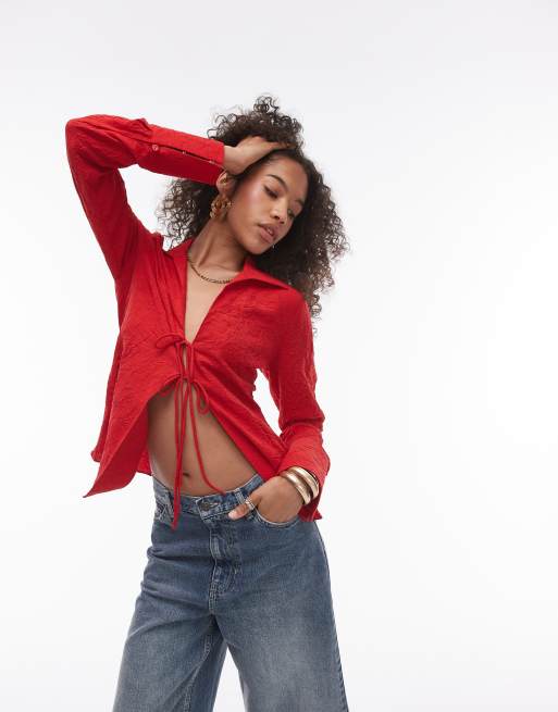 Top rojo con lazada delantera de tejido efecto rugoso de Topshop