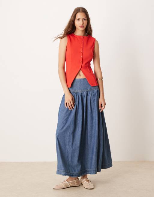 Top rojo de corte alargado con cintura ceñida y botones delanteros de ASOS DESIGN, 2 de 4