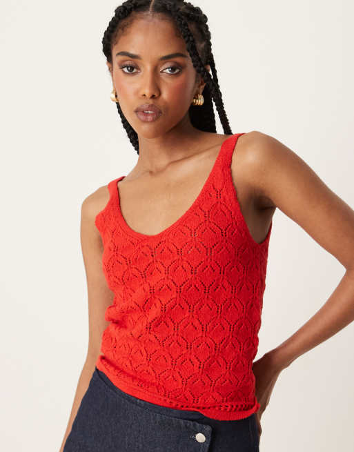 Top rojo de tirantes de corte recto con cuello de pico de punto calado de Mango