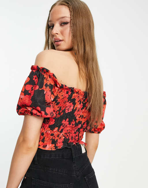 Top rojo multicolor fruncido con escote Bardot de Miss Selfridge , 3 de 4