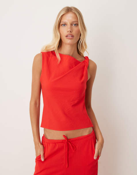 Top rojo sin mangas con diseño moldeado y detalle retorcido en el hombro de Mango (parte de un conjunto) - view 1
