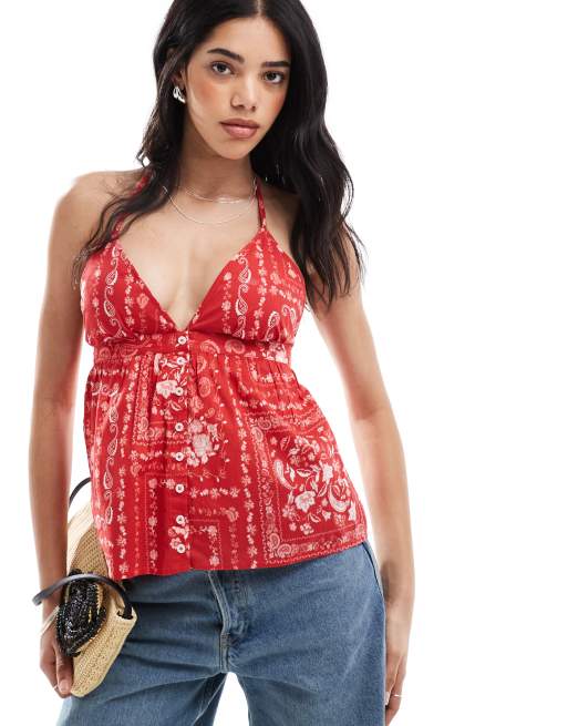 Top rojo sin mangas con estampado de cachemir, cuello halter y espalda abierta de Hollister