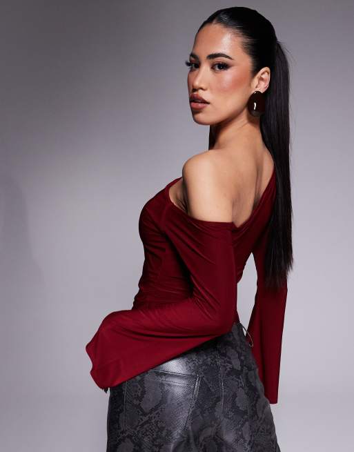 Top rojo vino ceñido y asimétrico con mangas acampanadas de ASOS DESIGN, 3 de 4