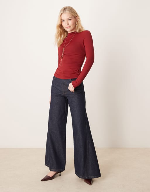 Top rojo vino con cuello alto y lateral fruncido de poliamida de