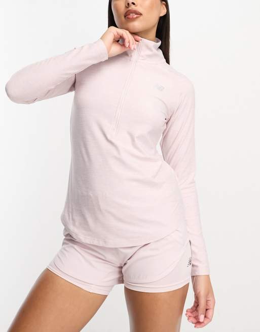 Top rosa claro con cremallera corta y diseño de hilos mezclados Relentless de New Balance