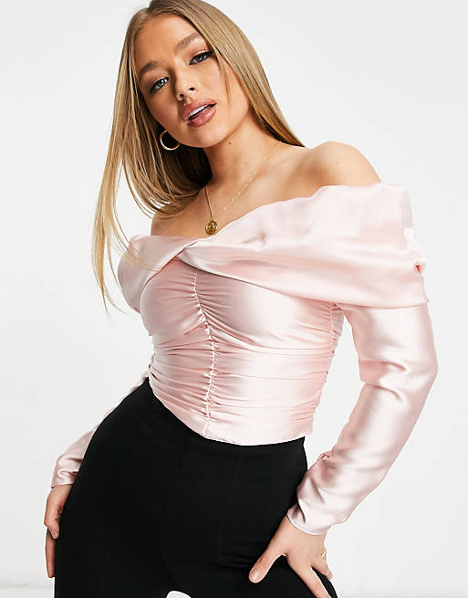 Top rosa con escote Bardot y detalle drapeado de satén de ASOS DESIGN